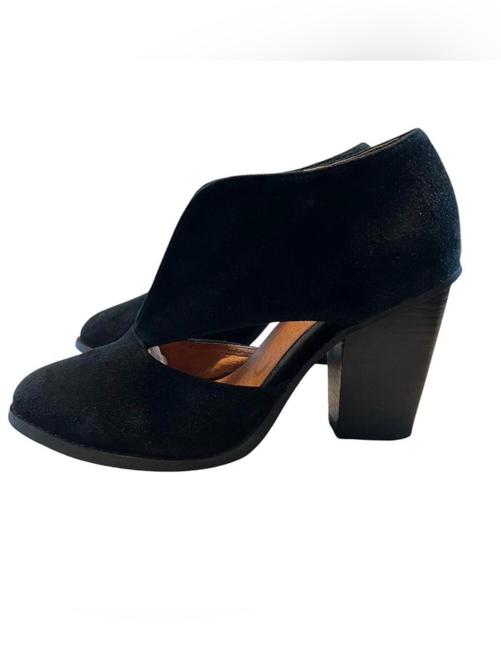 Jeffrey Campbell for Free People Charm Double V Suede Bootie •
Indie Sleaze 9